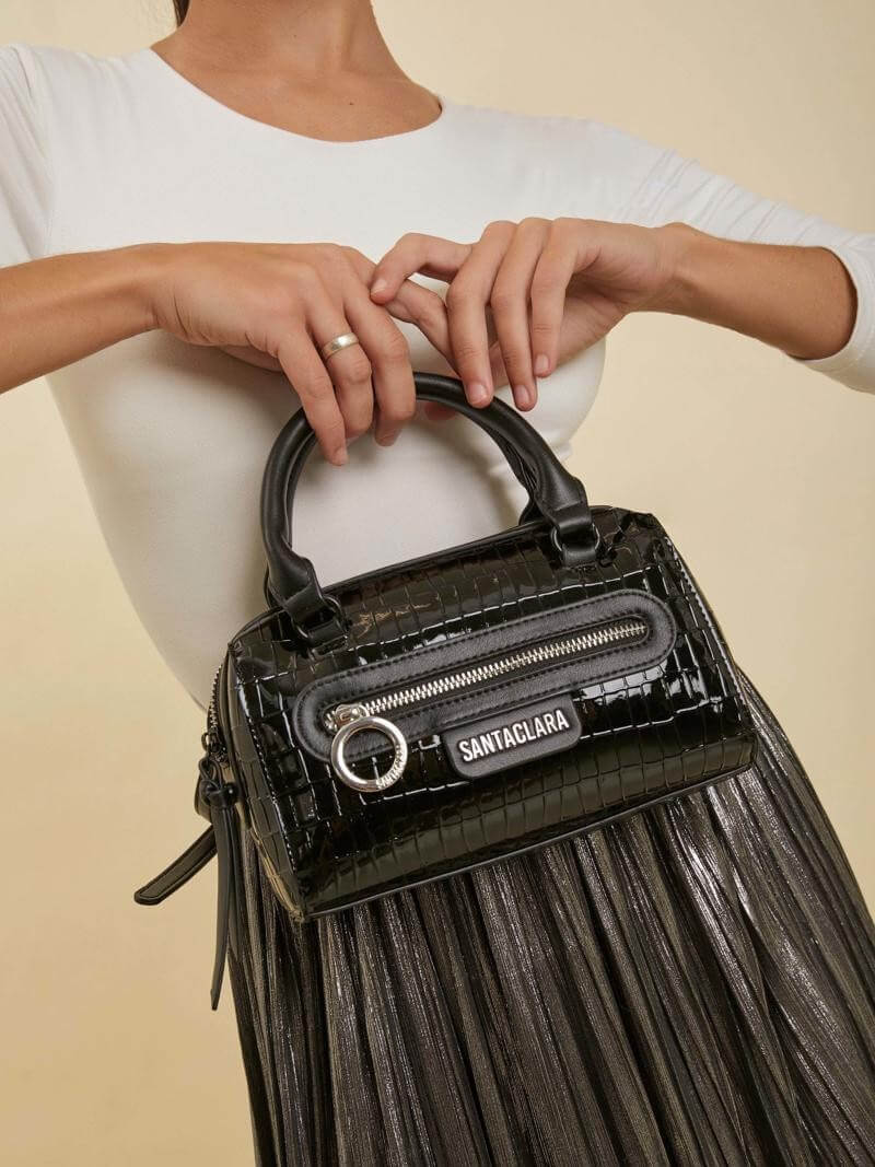 Cartera Baulito Niki Negro De Croco Charol