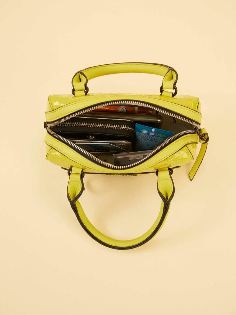 Cartera Baulito Niki Lima De Croco Charol