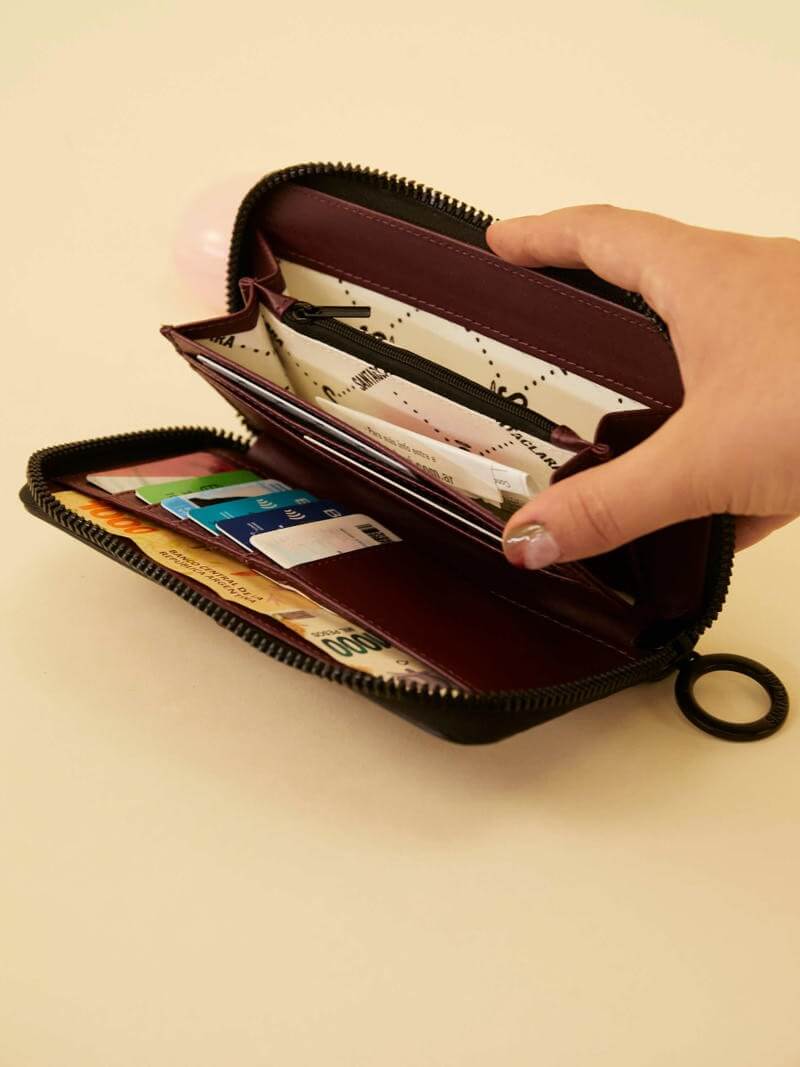 Billetera Lucía  Berenjena