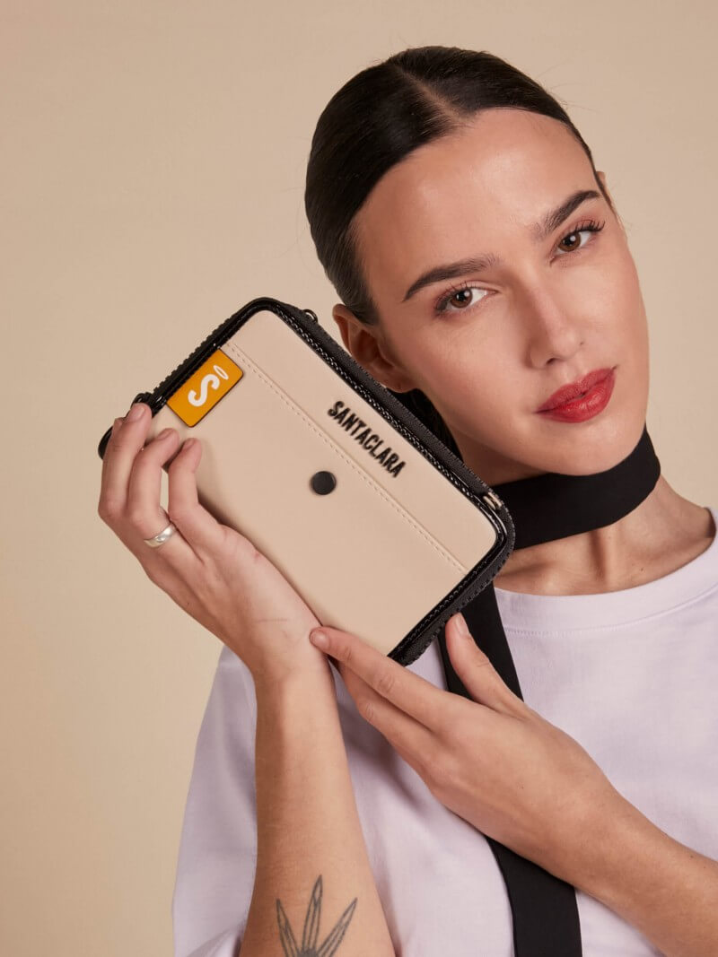 Billetera Clara Beige Con Correa