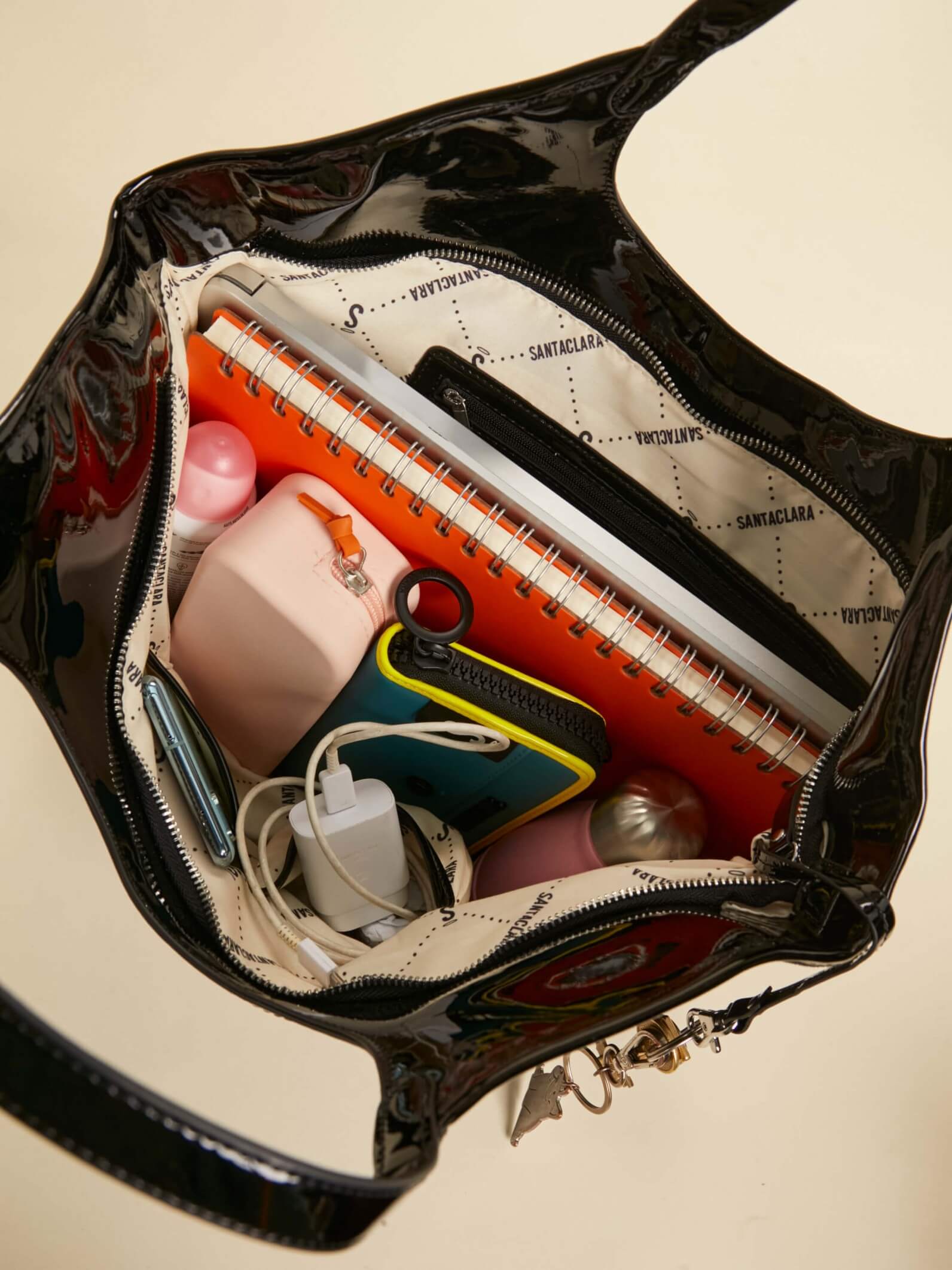 Cartera Shopper Justina Negro Efecto Gamuza