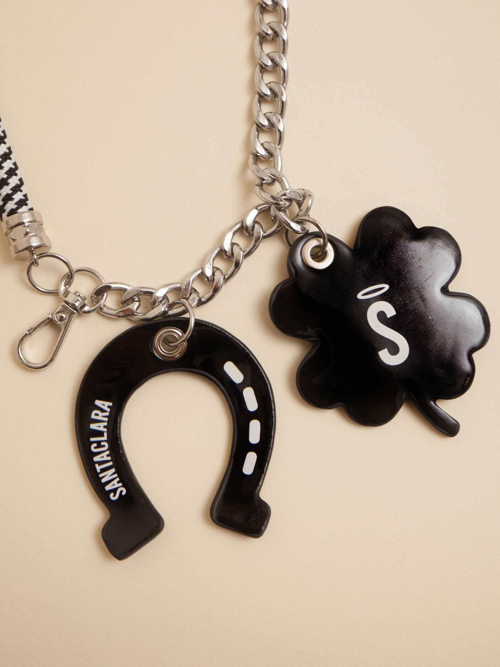 Lucky Charm Negro
