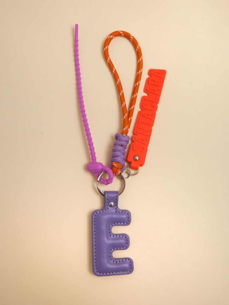 Llavero Y Charm Letra E Multicolor