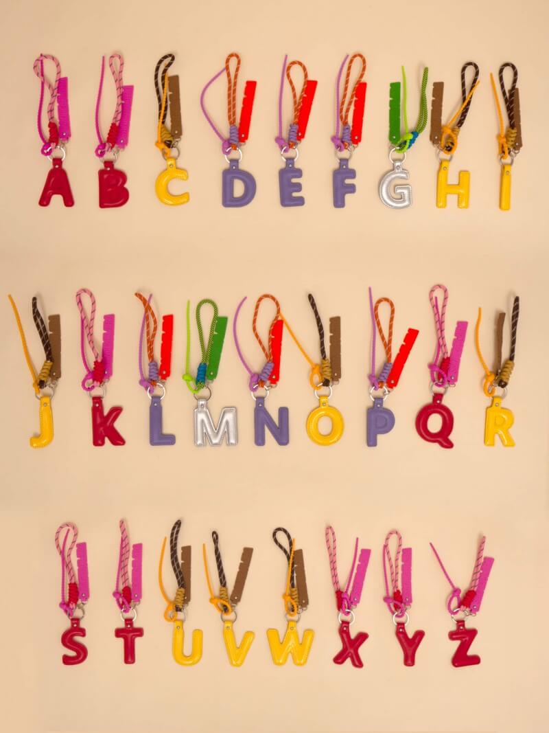 Llavero Y Charm Letra T Multicolor