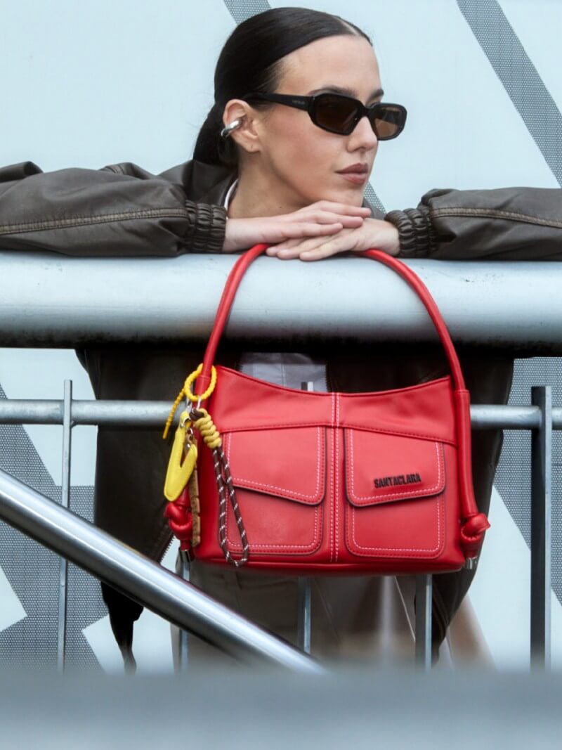 Llavero Y Charm Letra V Multicolor