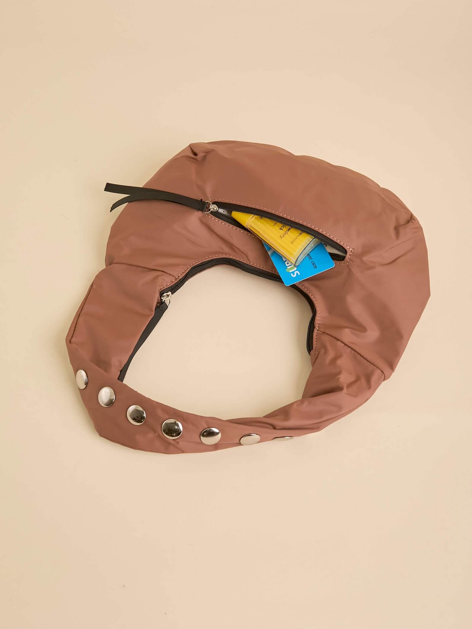 Minibag Magui Marrón Con Tachas