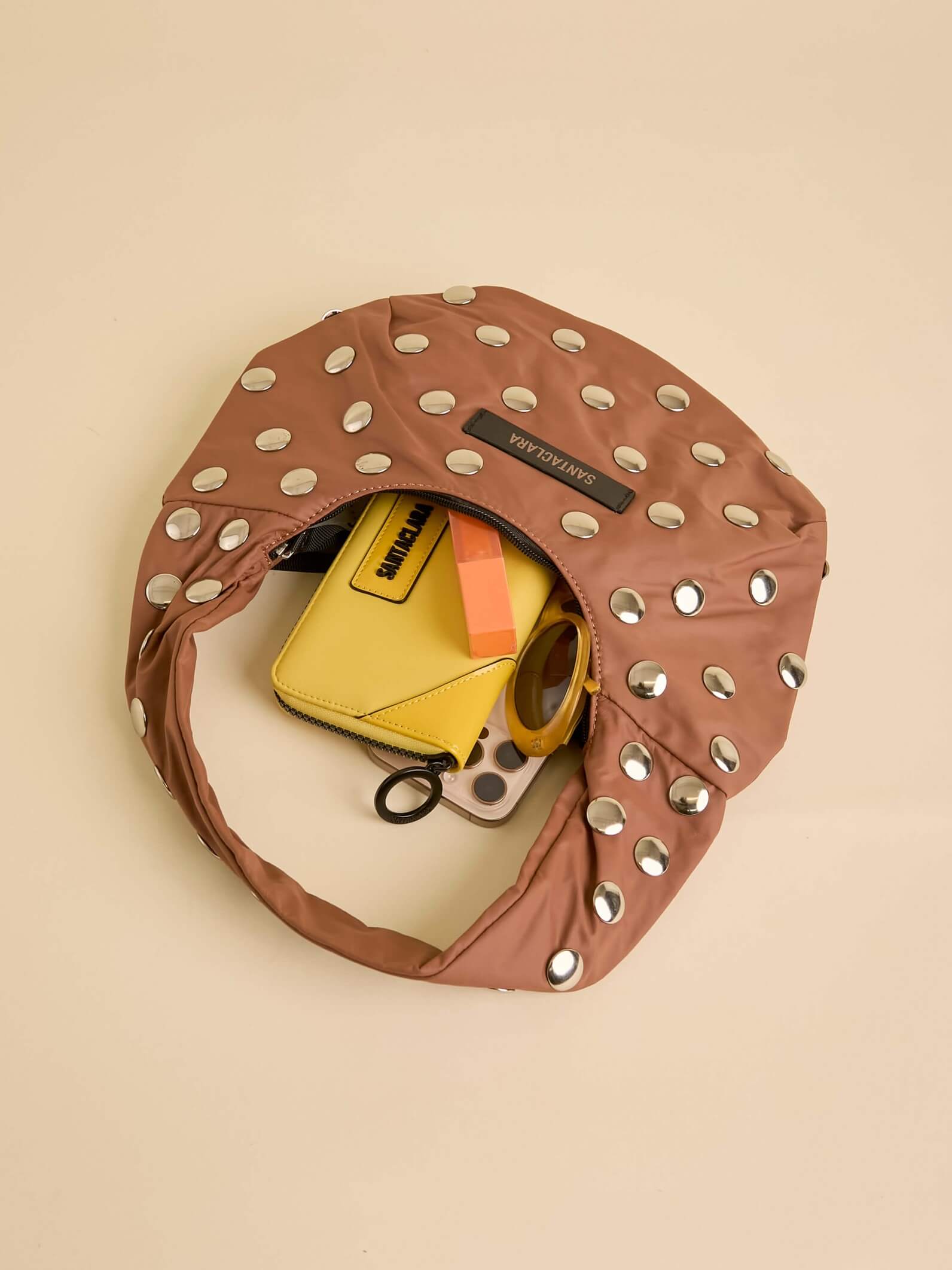 Minibag Magui Marrón Con Tachas