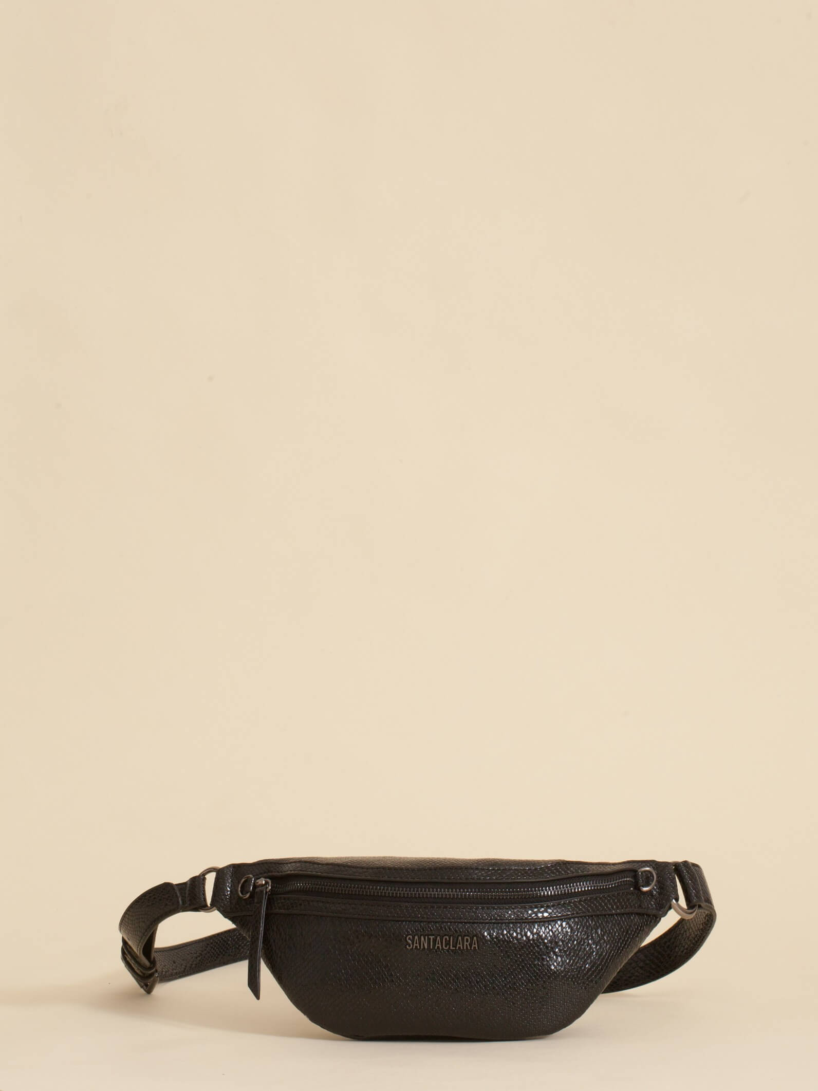 Riñonera Eva Negra De Charol con Bolsillo Antirrobo