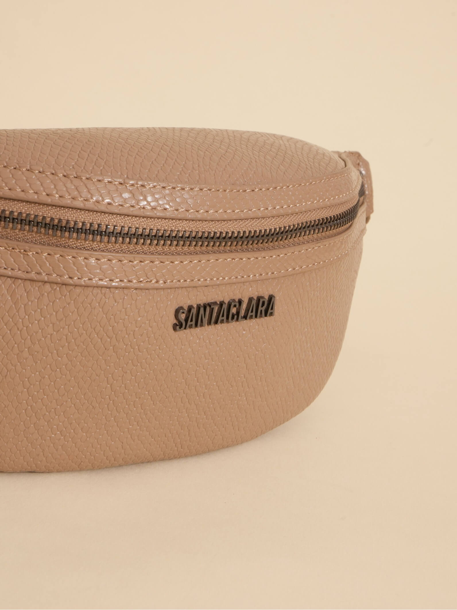 Riñonera Eva Vison De Charol con Bolsillo Antirrobo