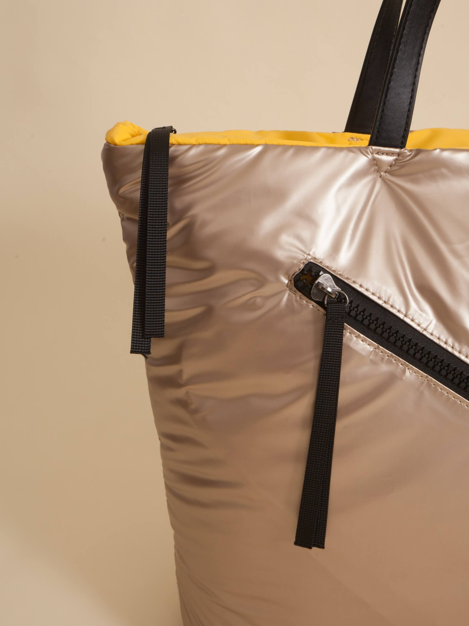 Cartera Shopper Nacar Platino Puffer