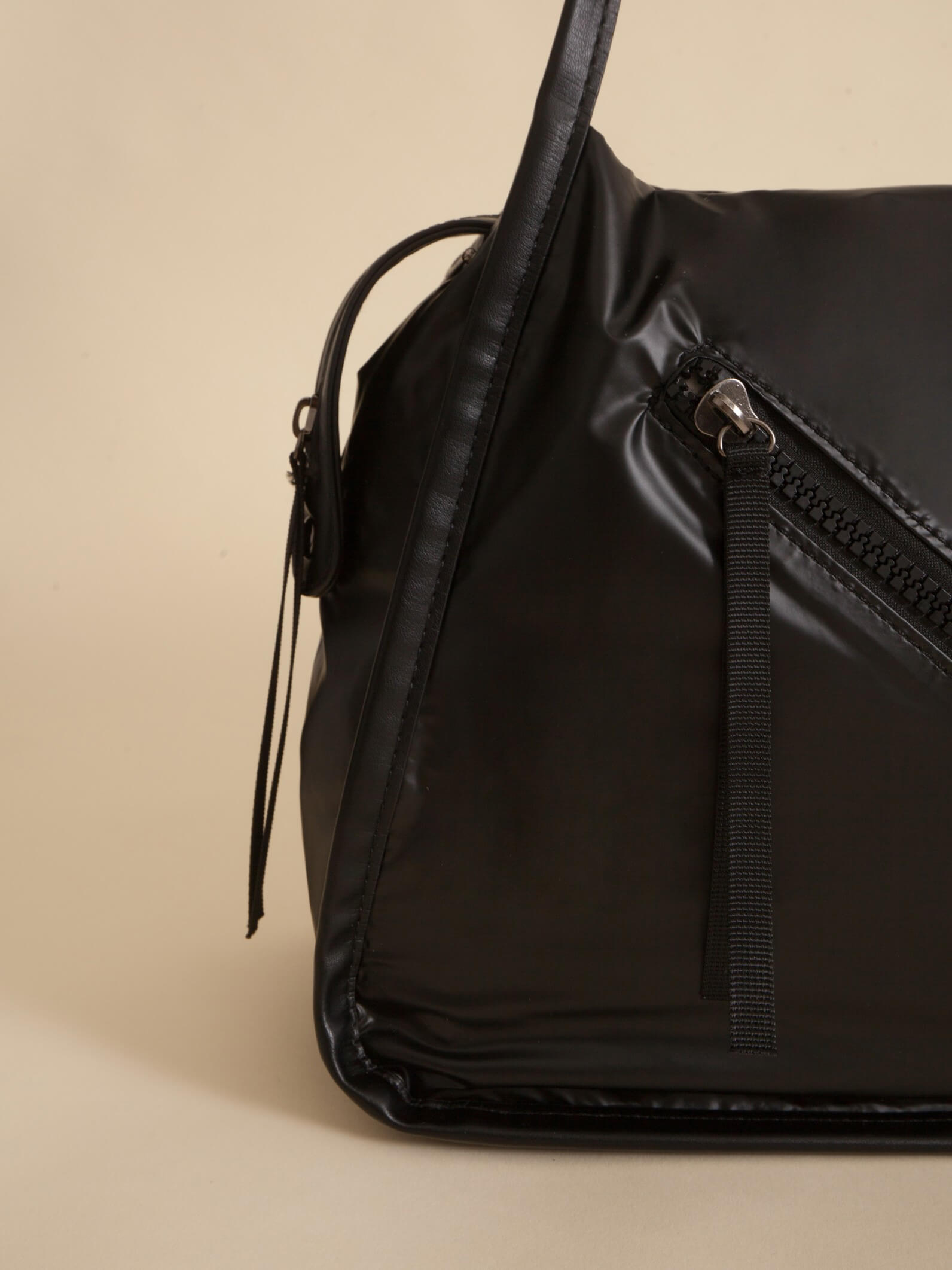 Cartera Nacar Negro Puffer