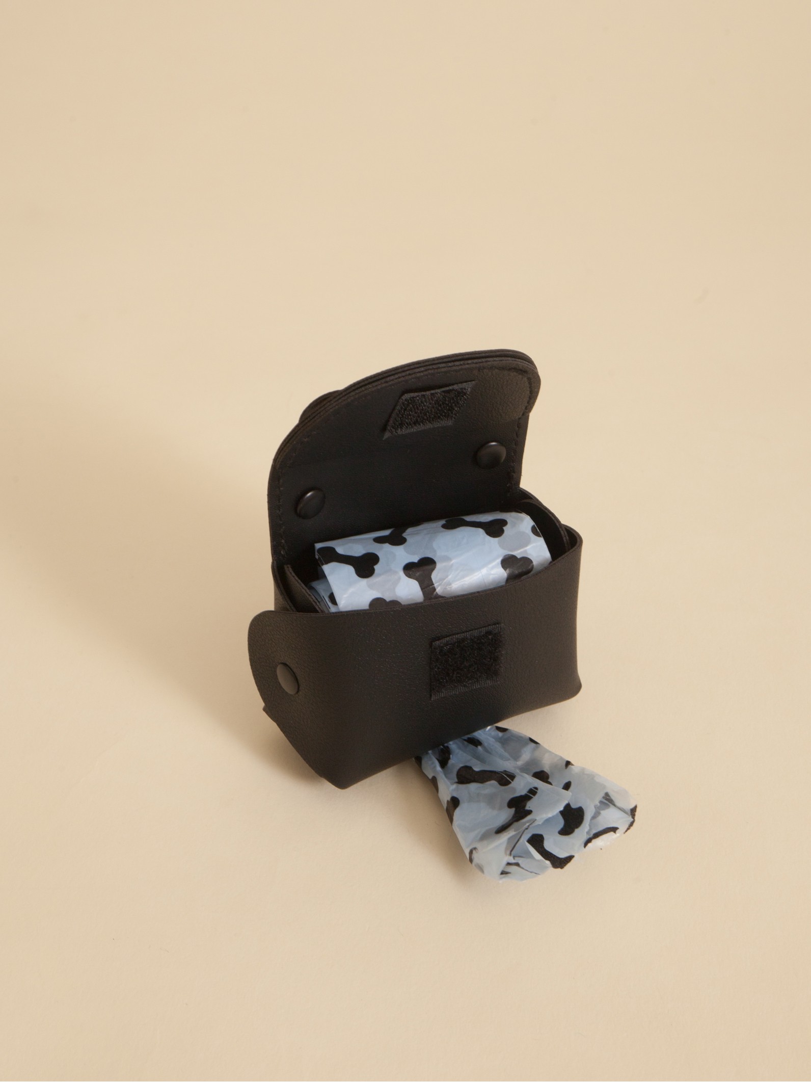 Poop Bag Huella Negro Para Mascotas