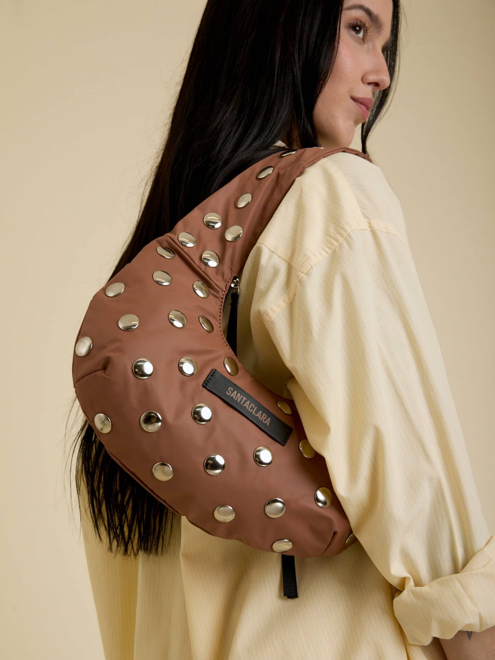 Minibag Magui Marrón Con Tachas