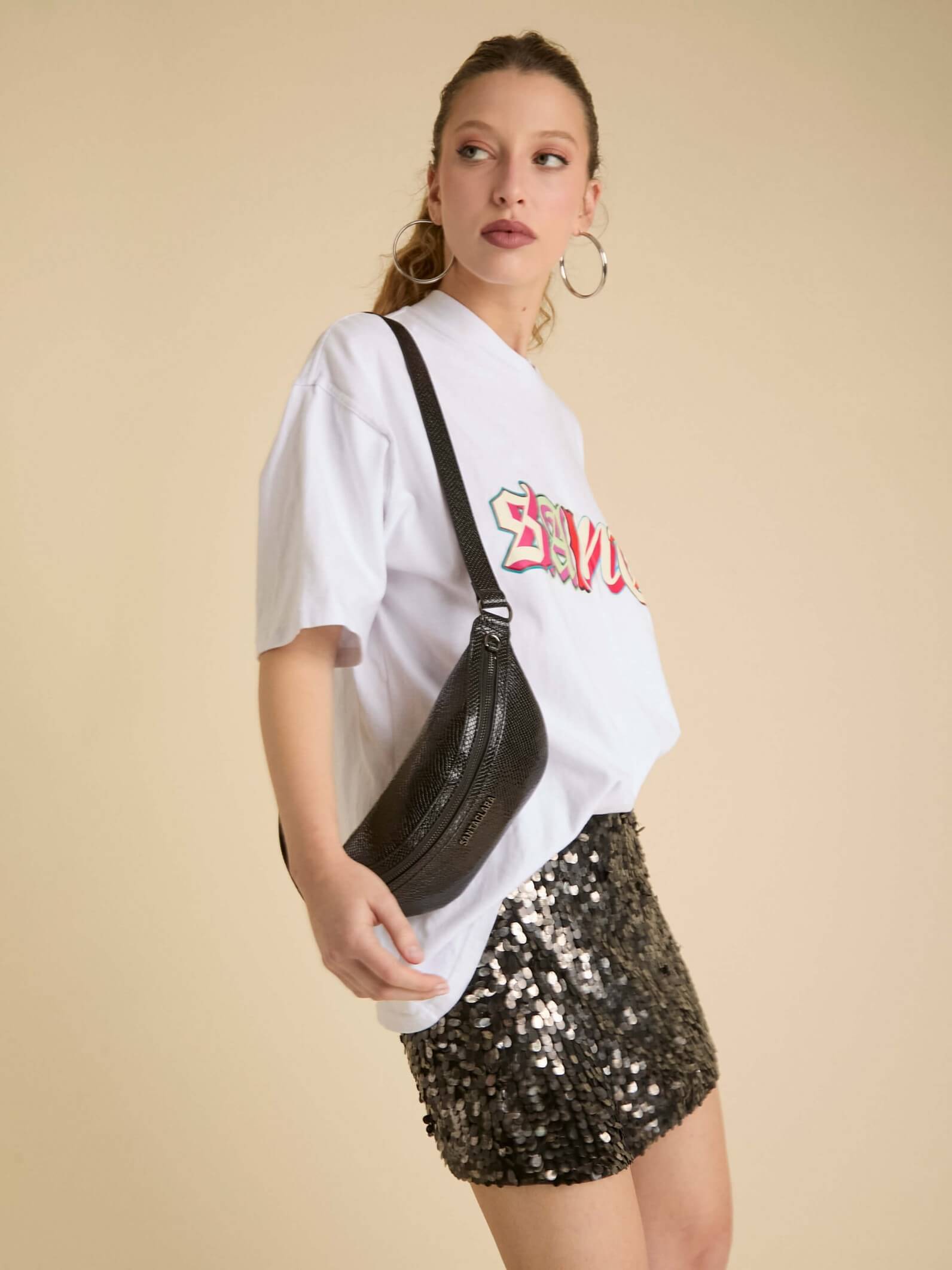 Riñonera Eva Negra De Charol con Bolsillo Antirrobo