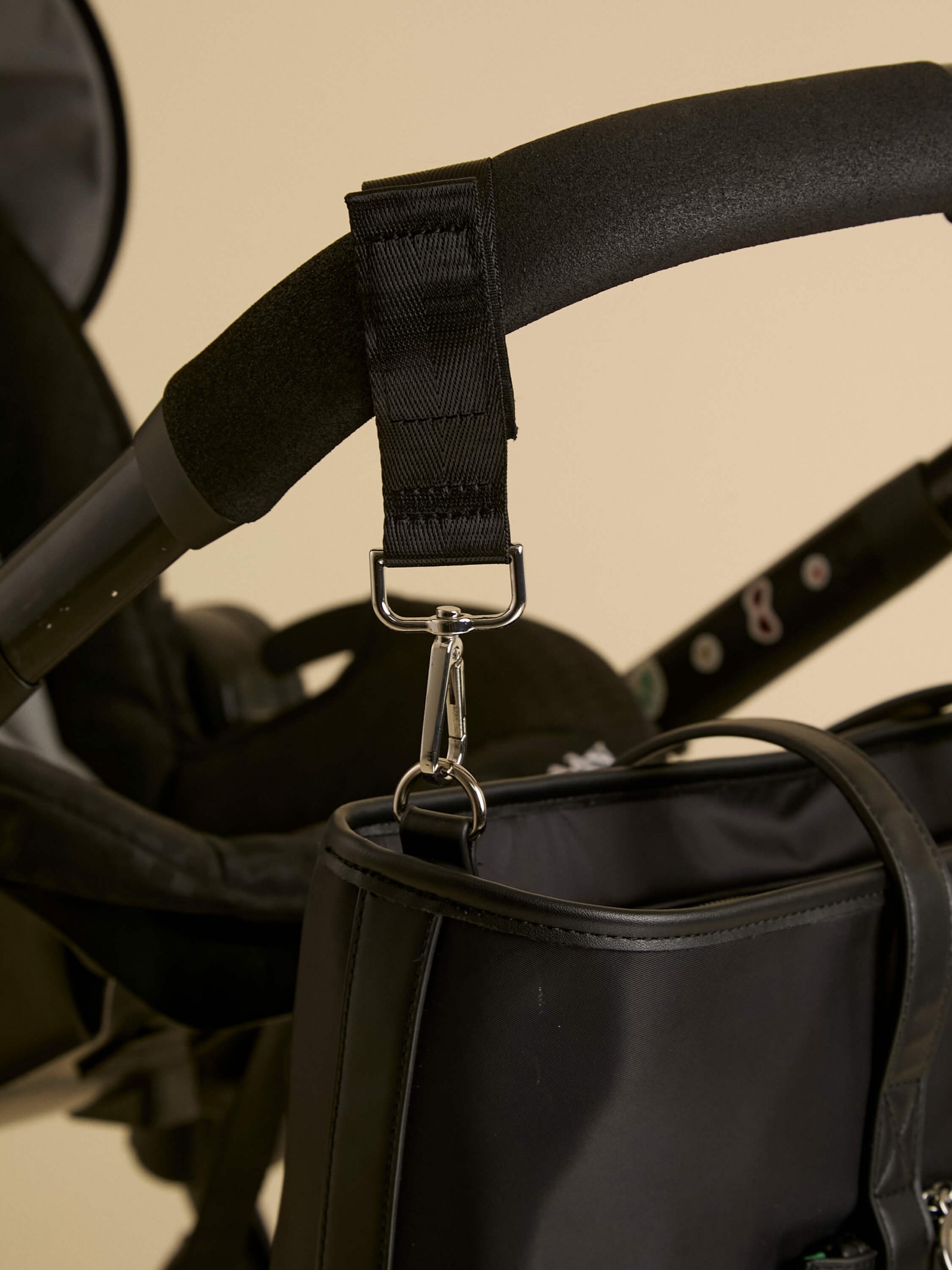 Cartera Maternal Shopper Nido Negra Con Cambiador Incluído