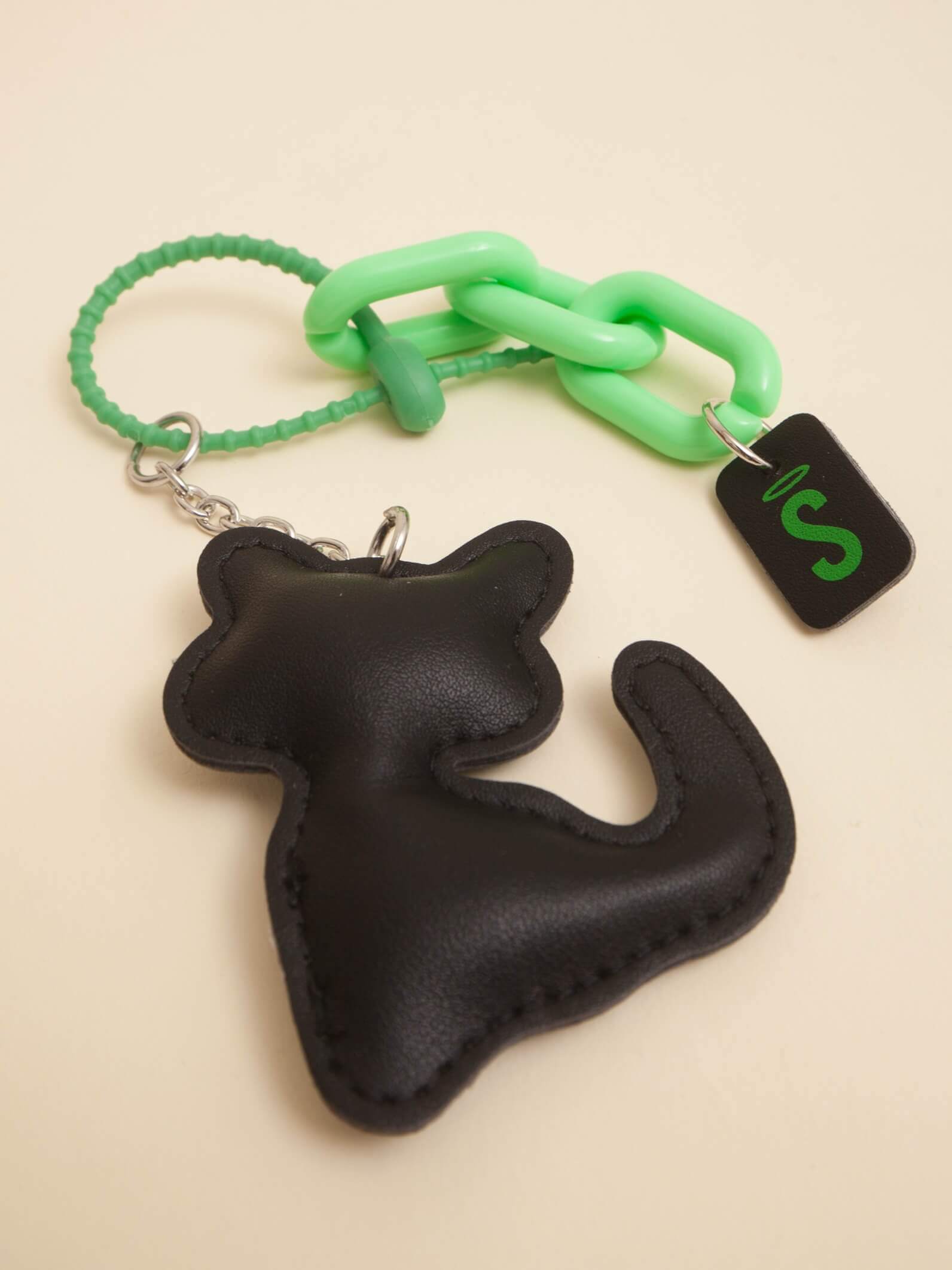 Charm Gato Huella Negro