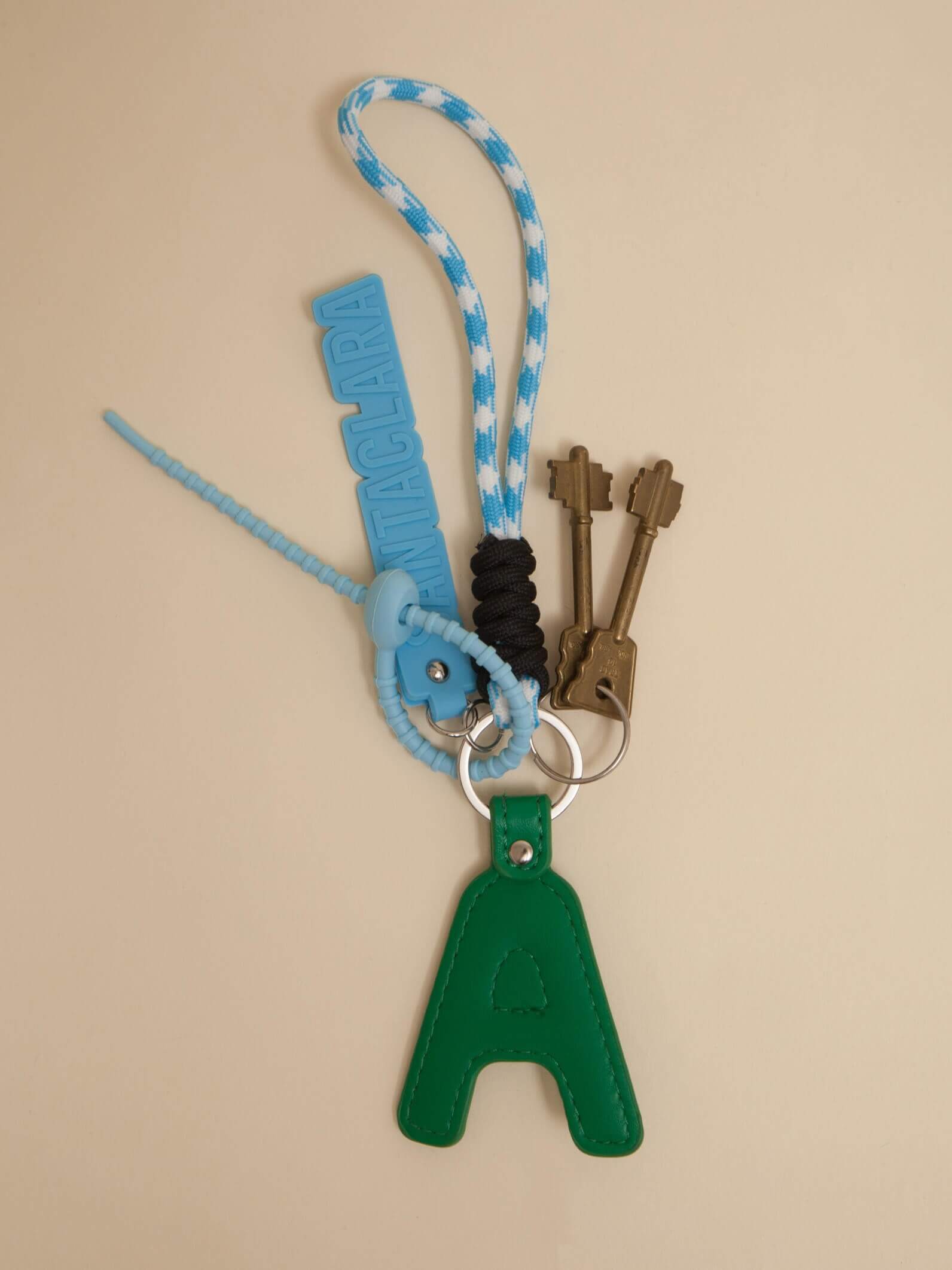 Llavero Y Charm Letra A Multicolor