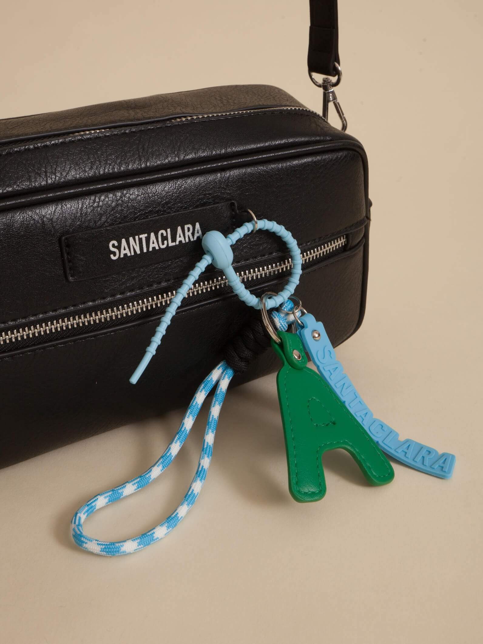 Llavero Y Charm Letra A Multicolor