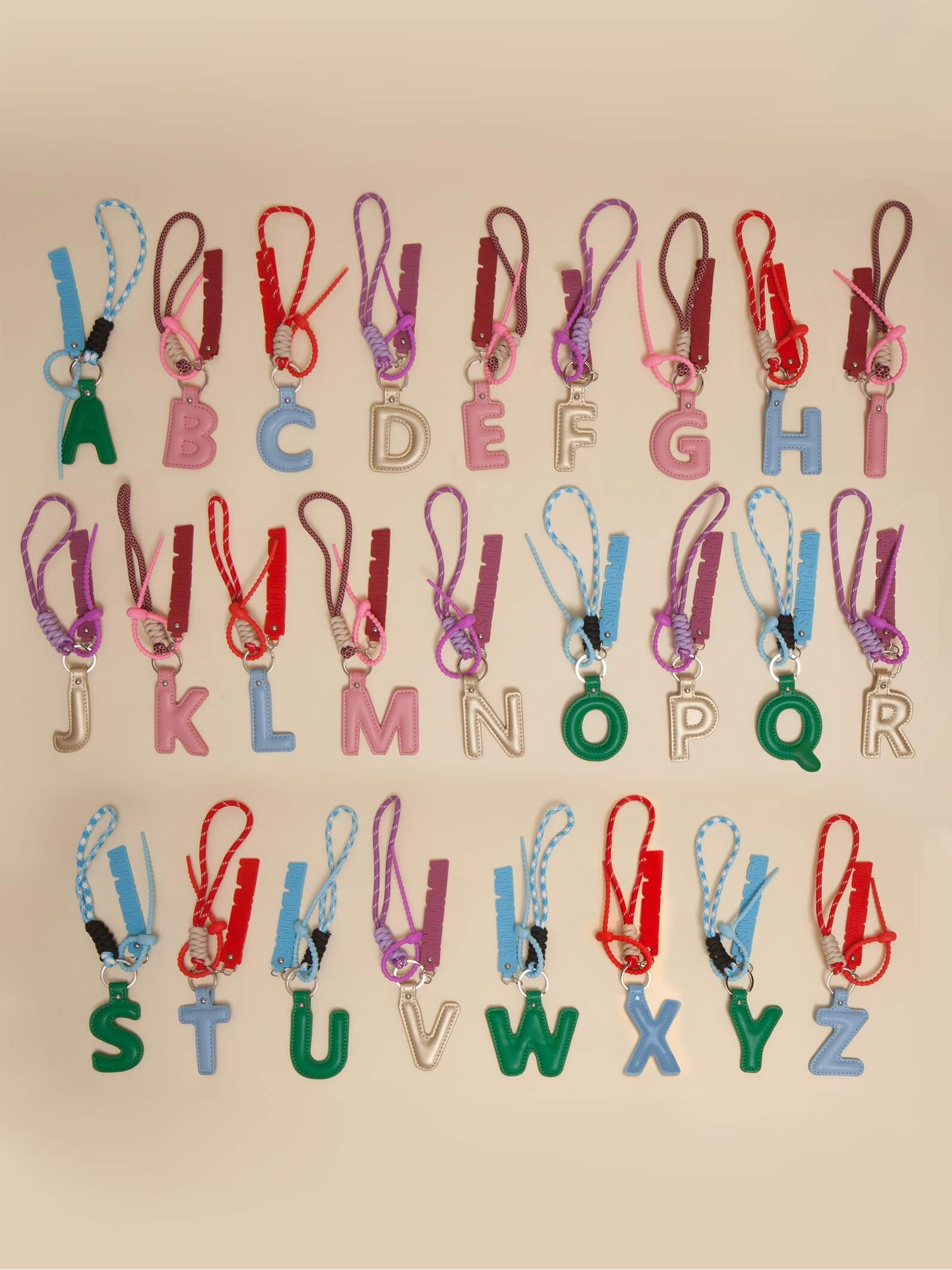 Llavero Y Charm Letra C Multicolor