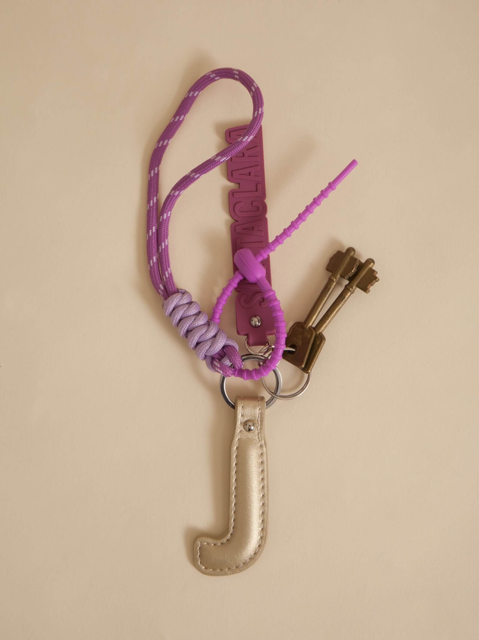 Llavero Y Charm Letra J Multicolor