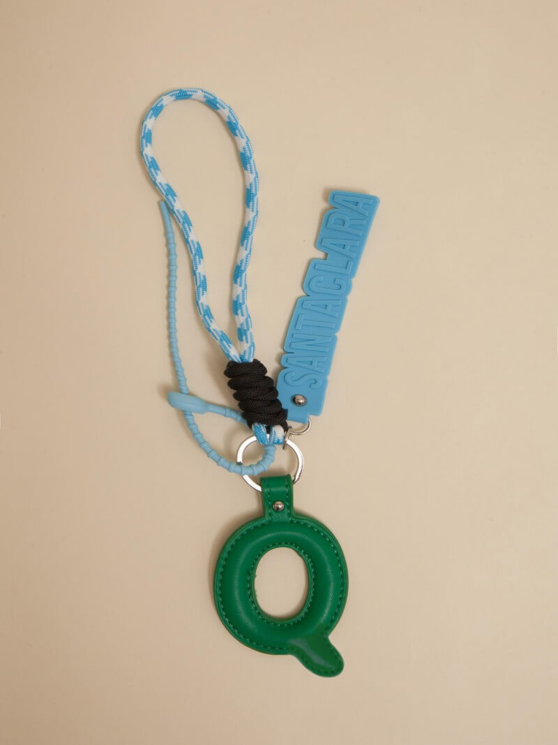 Llavero Y Charm Letra Q Multicolor