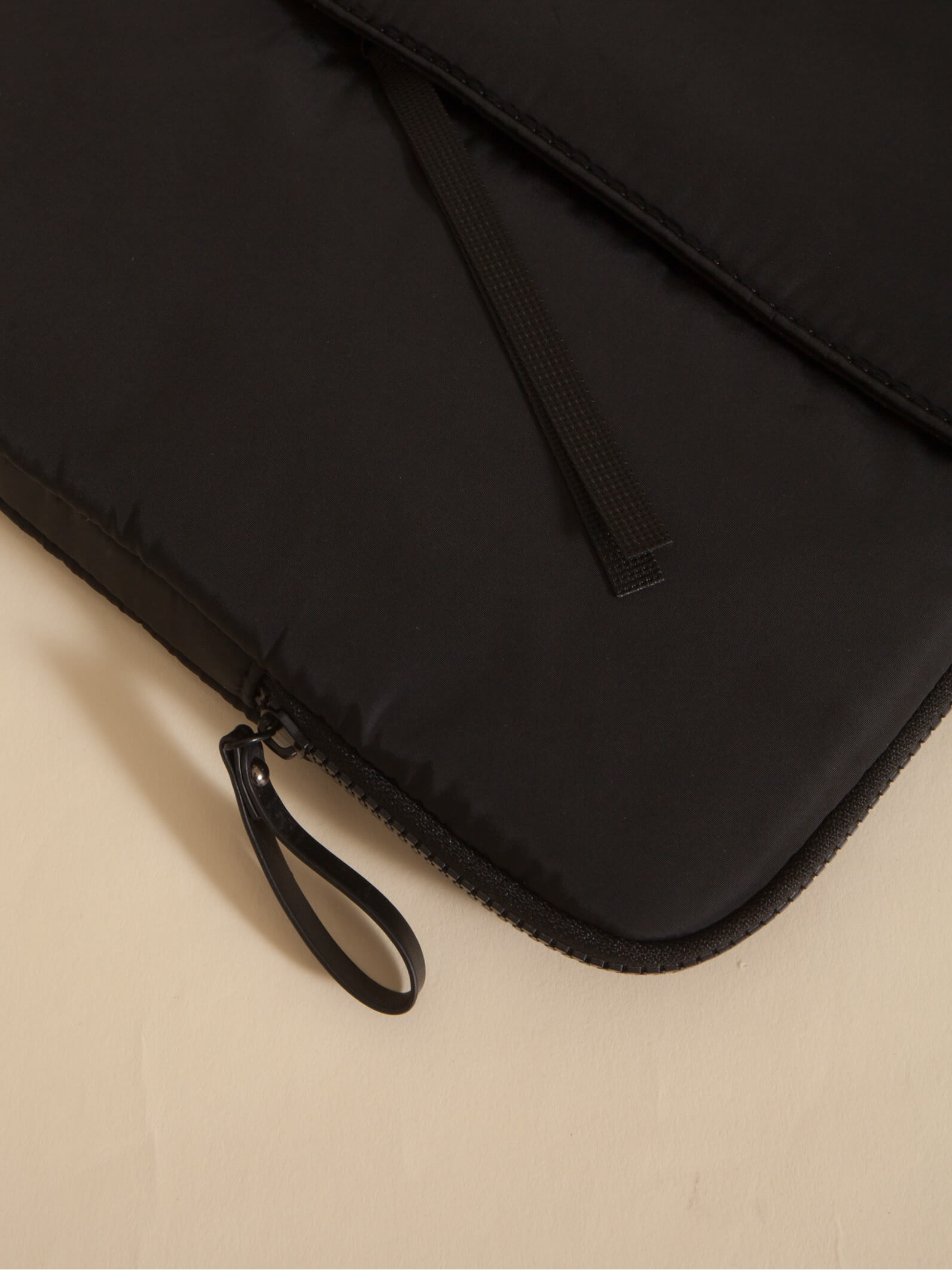 Porta Notebook Amalia Negro