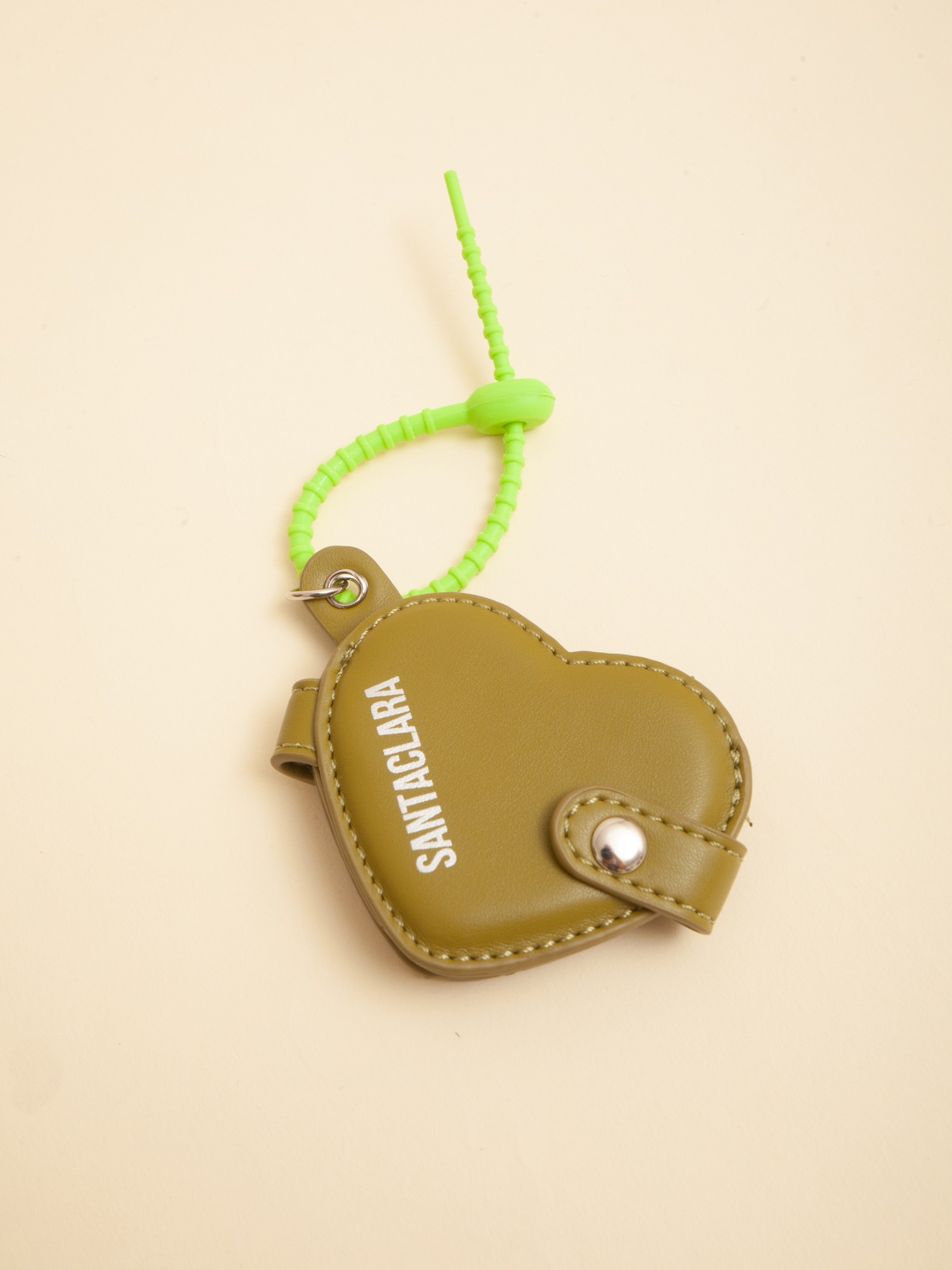 Charm Relicario Corazón Oliva